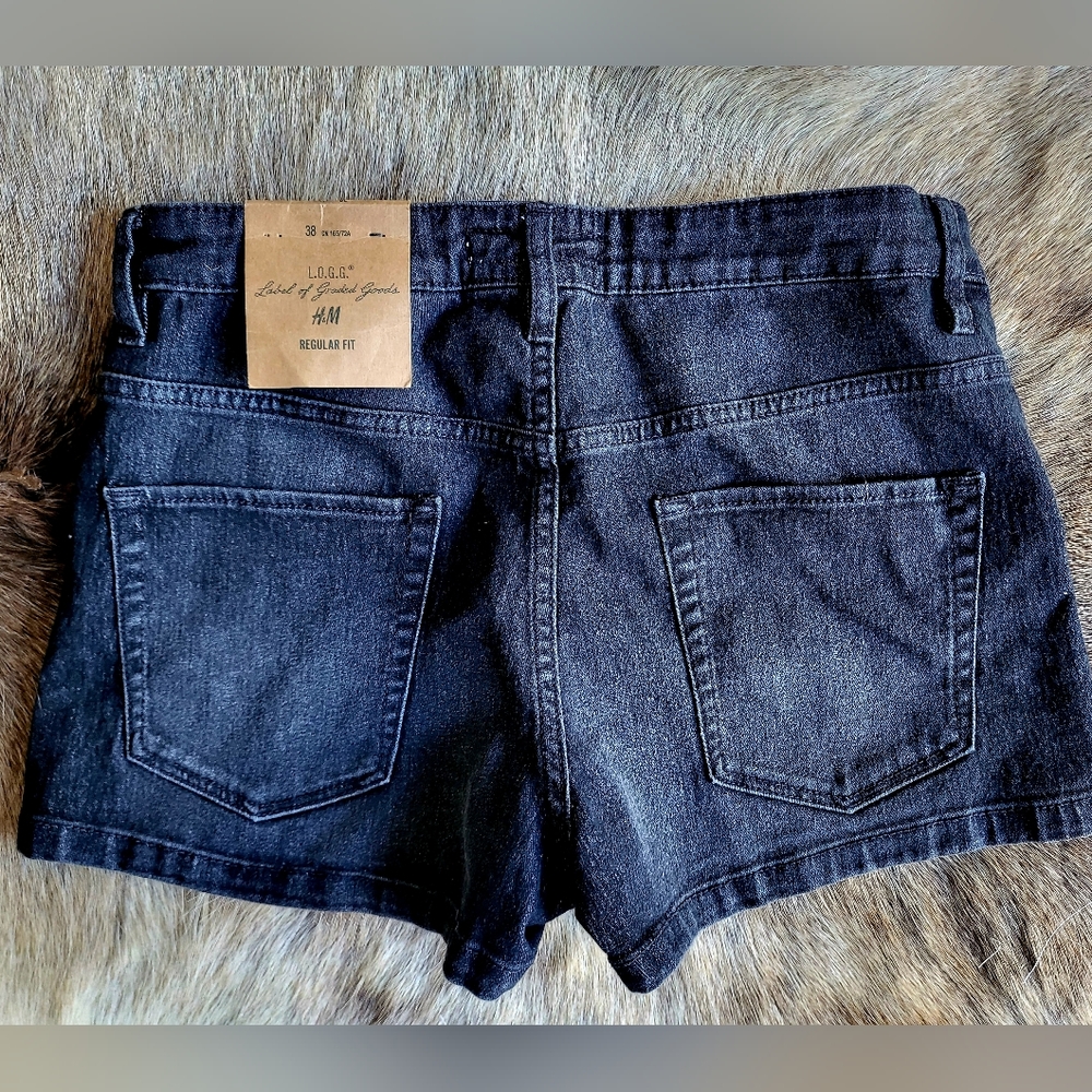 H&M Black Denim Shorts NWT size 8 - Picture 2 of 4